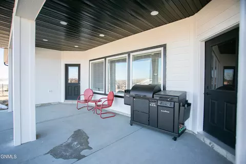 Exterior - 6810 Darby Ln, Williston, ND 58801 photo 5 of 7