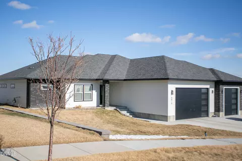 Exterior - 6810 Darby Ln, Williston, ND 58801 photo 3 of 7