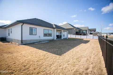 Exterior - 6810 Darby Ln, Williston, ND 58801 photo 7 of 7