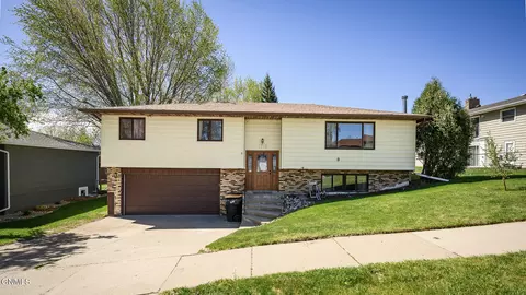 1709 Kennedy Ave, Bismarck, ND 58501
