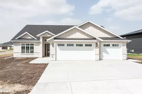 4002 Valley Dr, Bismarck, ND 58503