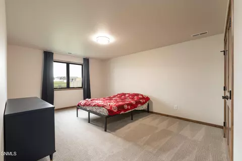 Bedroom - 527 Flint Dr, Bismarck, ND 58503 photo 4 of 4