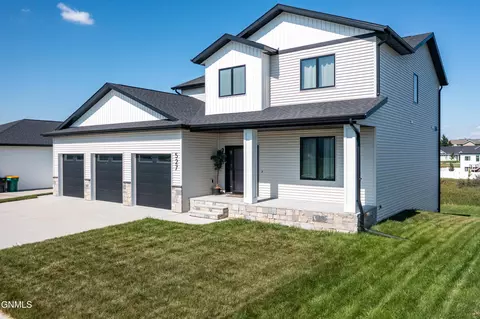 Exterior - 527 Flint Dr, Bismarck, ND 58503 photo 2 of 7