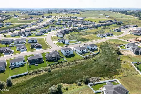 View/Area - 527 Flint Dr, Bismarck, ND 58503 photo 5 of 5