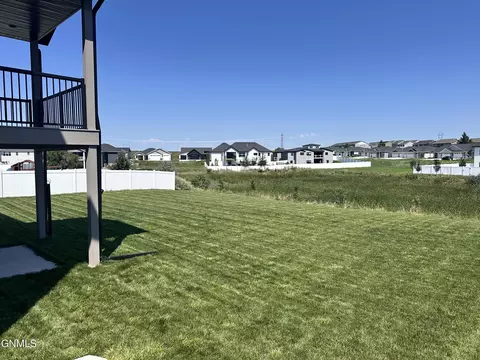 Exterior - 527 Flint Dr, Bismarck, ND 58503 photo 5 of 7