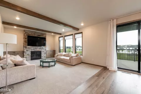Living - 527 Flint Dr, Bismarck, ND 58503 photo 1 of 2
