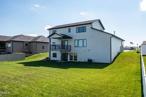 Exterior - 527 Flint Dr, Bismarck, ND 58503 photo 6 of 7