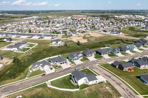 View/Area - 527 Flint Dr, Bismarck, ND 58503 photo 3 of 5