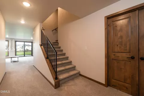 Entry Way - 527 Flint Dr, Bismarck, ND 58503 photo 8 of 9