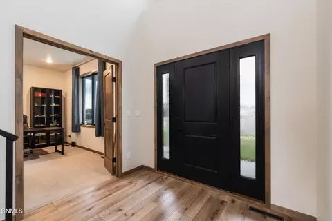 Entry Way - 527 Flint Dr, Bismarck, ND 58503 photo 2 of 9