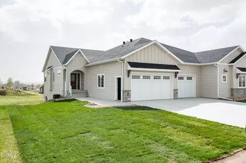 3703 Ridge Way, Bismarck, ND 58503