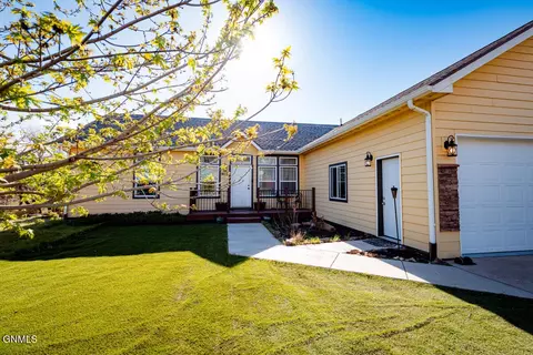 1412 Pheasant Ridge St, Watford City, ND 58854