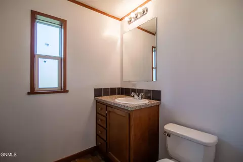 1106 S Frontier Trl, Mandan, ND 58554 photo 7