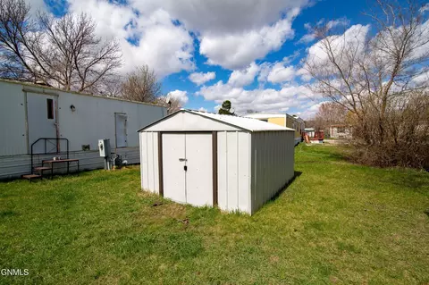 1106 S Frontier Trl, Mandan, ND 58554 photo 10