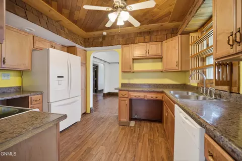 303 W Broadway, Williston, ND 58801 photo 17