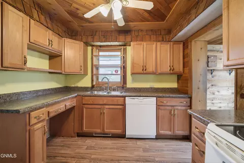 303 W Broadway, Williston, ND 58801 photo 19