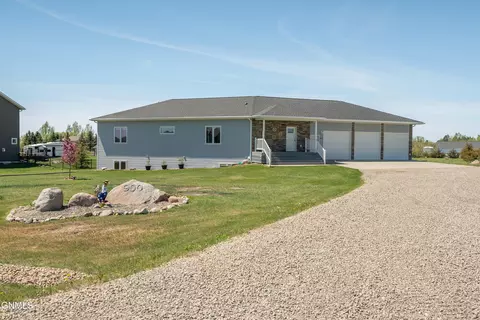 900 Schick Dr, Bismarck, ND 58501