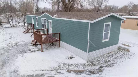 1203 Dakota Trl, Mandan, ND 58554