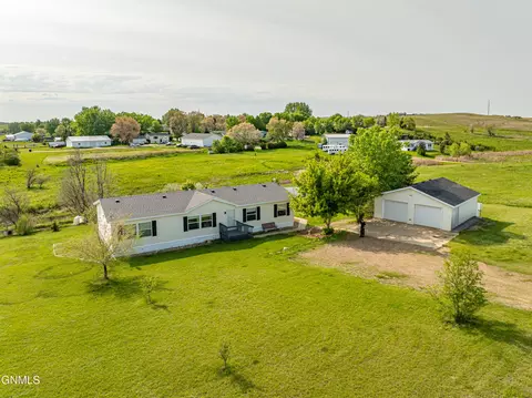 3765 Westward Dr N, Mandan, ND 58554