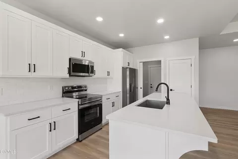 Kitchen - 3405 35th St W, Williston, ND 58801 photo 2 of 4