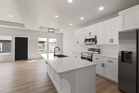 Kitchen - 3405 35th St W, Williston, ND 58801 photo 3 of 4
