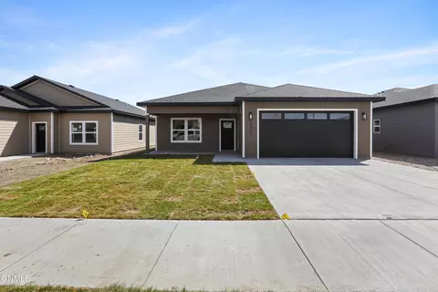 3405 35th St W, Williston, ND 58801