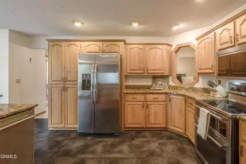 Kitchen - 800 Munich Dr, Bismarck, ND 58504 photo 8 of 12