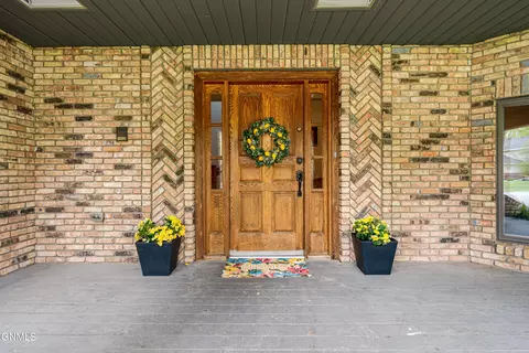 Exterior - 800 Munich Dr, Bismarck, ND 58504 photo 4 of 23