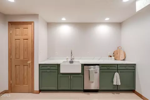 Kitchen - 800 Munich Dr, Bismarck, ND 58504 photo 11 of 12