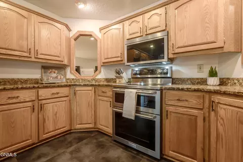 Kitchen - 800 Munich Dr, Bismarck, ND 58504 photo 7 of 12