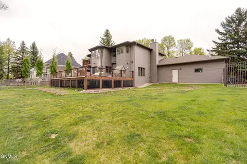 Exterior - 800 Munich Dr, Bismarck, ND 58504 photo 20 of 23