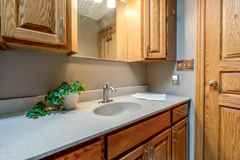 Bath - 800 Munich Dr, Bismarck, ND 58504 photo 11 of 13