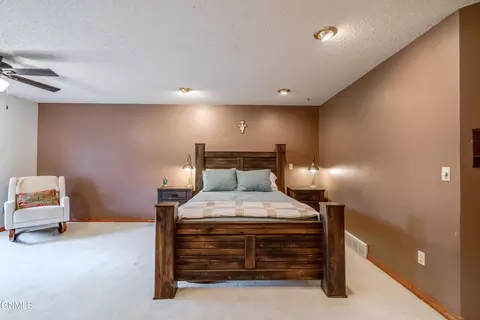 Bedroom - 800 Munich Dr, Bismarck, ND 58504 photo 2 of 14