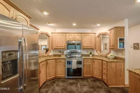 Kitchen - 800 Munich Dr, Bismarck, ND 58504 photo 5 of 12
