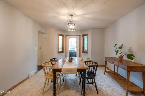 Dining - 800 Munich Dr, Bismarck, ND 58504 photo 1 of 4