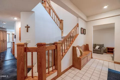 Entry Way - 800 Munich Dr, Bismarck, ND 58504 photo 3 of 11