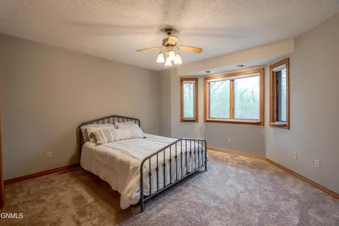Bedroom - 800 Munich Dr, Bismarck, ND 58504 photo 8 of 14