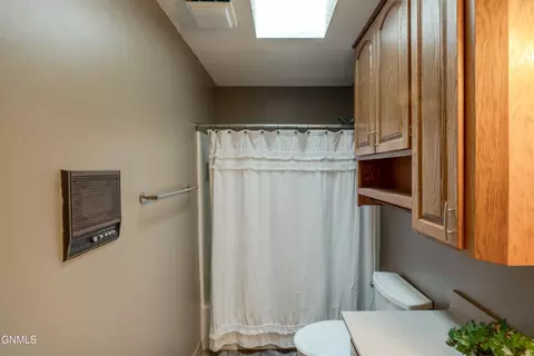 Bath - 800 Munich Dr, Bismarck, ND 58504 photo 9 of 13