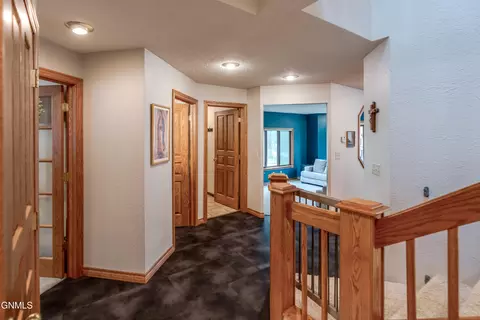 Entry Way - 800 Munich Dr, Bismarck, ND 58504 photo 4 of 11