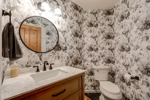 Bath - 800 Munich Dr, Bismarck, ND 58504 photo 1 of 13
