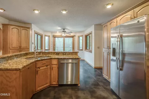 Kitchen - 800 Munich Dr, Bismarck, ND 58504 photo 9 of 12