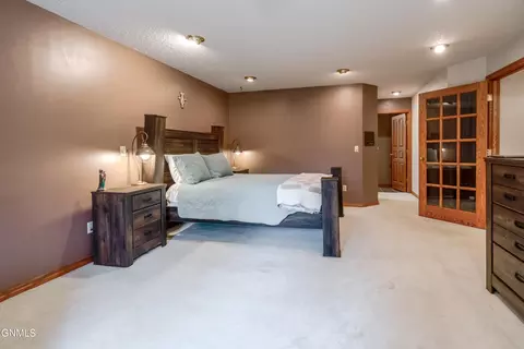 Bedroom - 800 Munich Dr, Bismarck, ND 58504 photo 3 of 14