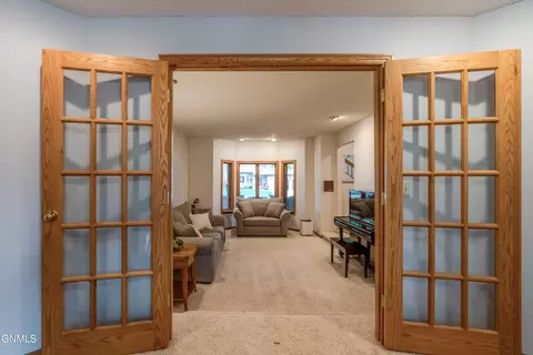 Entry Way - 800 Munich Dr, Bismarck, ND 58504 photo 6 of 11