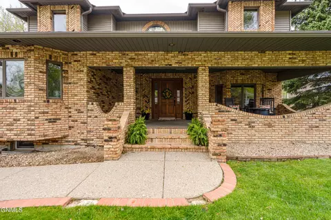 Exterior - 800 Munich Dr, Bismarck, ND 58504 photo 3 of 23