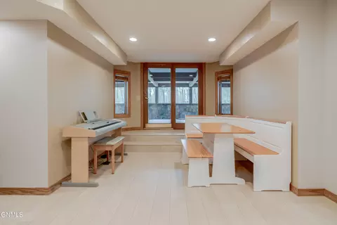 Dining - 800 Munich Dr, Bismarck, ND 58504 photo 4 of 4