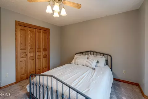 Bedroom - 800 Munich Dr, Bismarck, ND 58504 photo 10 of 14
