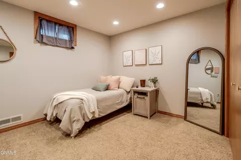 Bedroom - 800 Munich Dr, Bismarck, ND 58504 photo 13 of 14