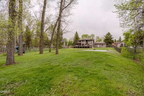 Exterior - 800 Munich Dr, Bismarck, ND 58504 photo 22 of 23