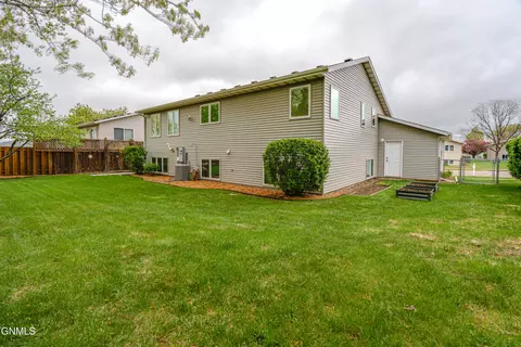 Exterior - 2701 9th Ave NW, Mandan, ND 58554 photo 9 of 16