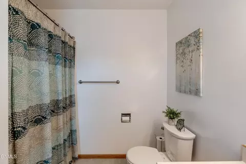 Bath - 2701 9th Ave NW, Mandan, ND 58554 photo 6 of 12